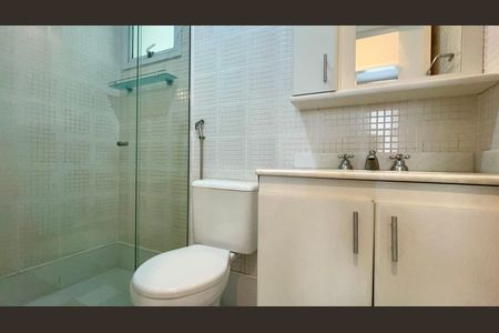 Banheiro de apartamento para alugar com 2 quartos, 51m² em Pinheiros, São Paulo