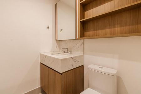 Banheiro de kitnet/studio para alugar com 1 quarto, 32m² em Indianópolis, São Paulo