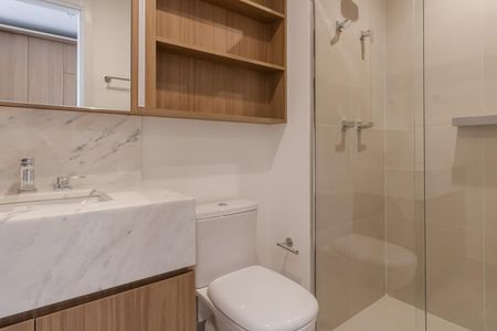 Banheiro de kitnet/studio para alugar com 1 quarto, 32m² em Indianópolis, São Paulo