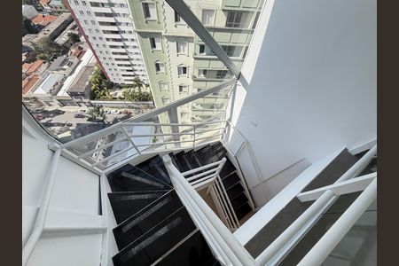 Apartamento à venda com 138m², 3 quartos e 2 vagas Apartamento à venda com 138m², 3 quartos e 2 vagasEscada