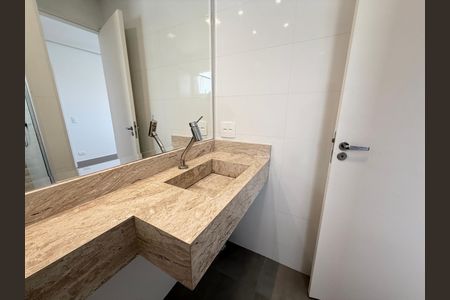 Apartamento à venda com 138m², 3 quartos e 2 vagas Apartamento à venda com 138m², 3 quartos e 2 vagasBanheiro da Suíte