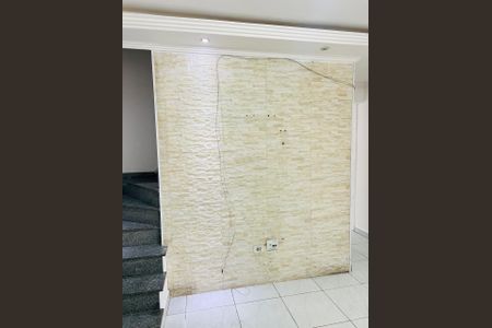 Sala de casa para alugar com 2 quartos, 67m² em Vila Carmosina, São Paulo