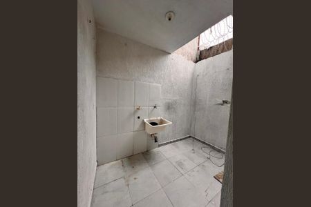 Área de serviço de casa para alugar com 2 quartos, 67m² em Vila Carmosina, São Paulo