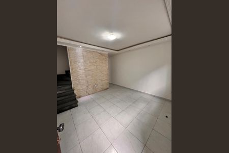 Sala de casa para alugar com 2 quartos, 67m² em Vila Carmosina, São Paulo