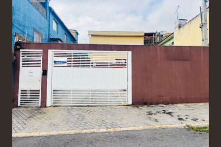 Fachada de casa para alugar com 2 quartos, 67m² em Vila Carmosina, São Paulo