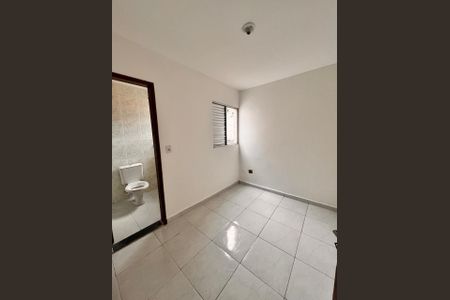 Quarto de casa para alugar com 2 quartos, 67m² em Vila Carmosina, São Paulo