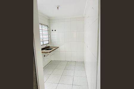 Cozinha de casa para alugar com 2 quartos, 67m² em Vila Carmosina, São Paulo