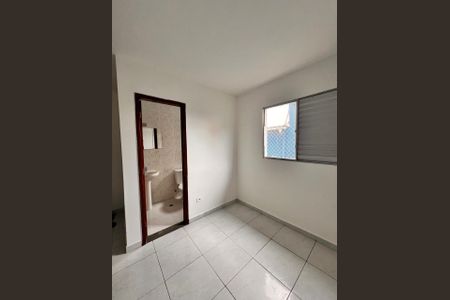 Quarto de casa para alugar com 2 quartos, 67m² em Vila Carmosina, São Paulo