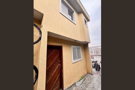 Área externa de casa para alugar com 2 quartos, 67m² em Vila Carmosina, São Paulo