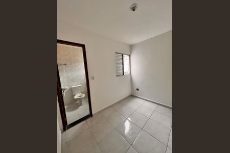 Quarto de casa para alugar com 2 quartos, 67m² em Vila Carmosina, São Paulo