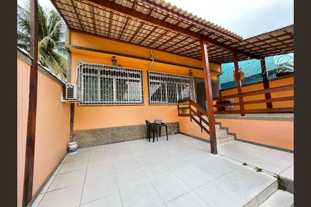 Casa para alugar com 210m², 4 quartos e 1 vagaFachada
