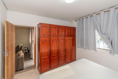Casa à venda com 350m², 5 quartos e 12 vagas Casa à venda com 350m², 5 quartos e 12 vagasQuarto 1