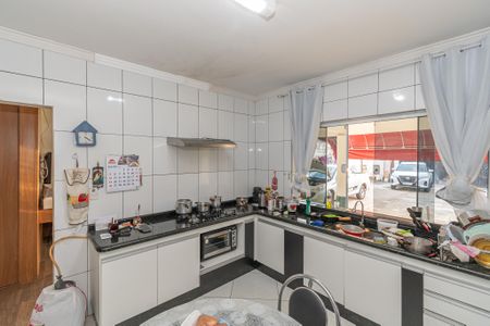 Casa à venda com 350m², 5 quartos e 12 vagas Casa à venda com 350m², 5 quartos e 12 vagasCozinha