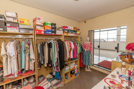 Casa à venda com 350m², 5 quartos e 12 vagas Casa à venda com 350m², 5 quartos e 12 vagasQuarto 4