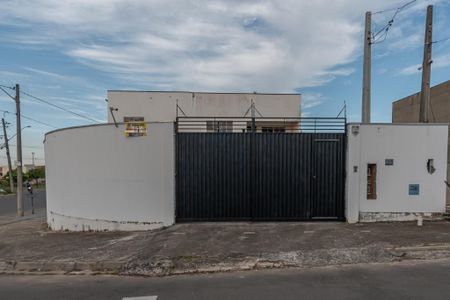 Casa à venda com 350m², 5 quartos e 12 vagas Casa à venda com 350m², 5 quartos e 12 vagasFachada