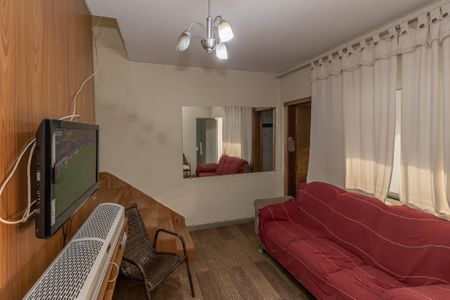 Casa à venda com 350m², 5 quartos e 12 vagas Casa à venda com 350m², 5 quartos e 12 vagasSala de Estar