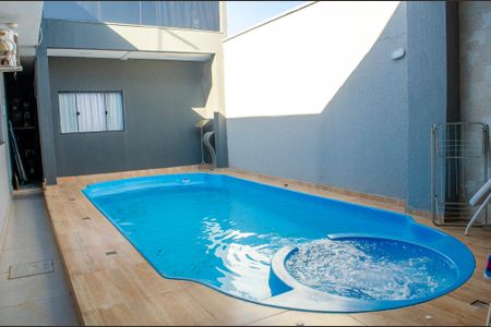 Casa à venda com 300m², 6 quartos e sem vagaPiscina