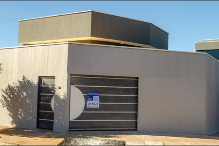 Fachada de casa à venda com 6 quartos, 300m² em Residencial Recanto do Bosque, Goiânia