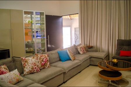 Casa à venda com 300m², 6 quartos e sem vagaSala