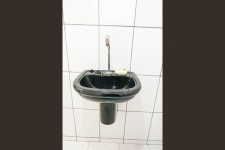 Banheiro de casa de condomínio para alugar com 1 quarto, 60m² em Todos Os Santos, Rio de Janeiro