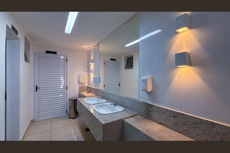 Banheiro de apartamento à venda com 3 quartos, 156m² em Calafate, Belo Horizonte