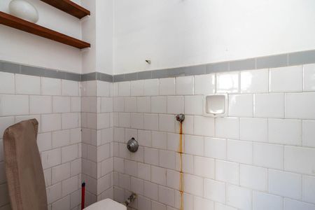 Apartamento à venda com 100m², 2 quartos e sem vaga Apartamento à venda com 100m², 2 quartos e sem vagaBanheiro de Serviço