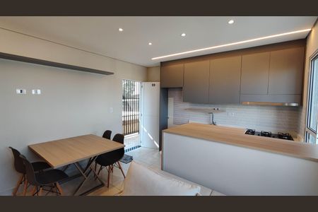 Sala de estar / jantar e cozinha de casa para alugar com 2 quartos, 45m² em Vila Campanela, São Paulo