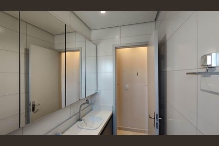 Banheiro de casa para alugar com 2 quartos, 45m² em Vila Campanela, São Paulo
