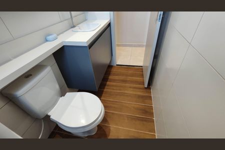 Banheiro de casa para alugar com 2 quartos, 45m² em Vila Campanela, São Paulo