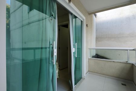 Casa de condomínio à venda com 112m², 3 quartos e 4 vagas Casa de condomínio à venda com 112m², 3 quartos e 4 vagasVaranda