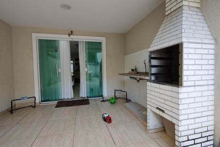Casa de condomínio à venda com 112m², 3 quartos e 4 vagas Casa de condomínio à venda com 112m², 3 quartos e 4 vagasChurrasqueira