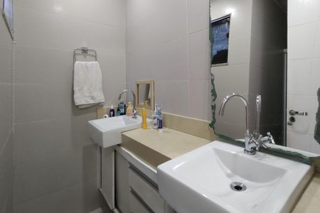 Casa de condomínio à venda com 112m², 3 quartos e 4 vagas Casa de condomínio à venda com 112m², 3 quartos e 4 vagasBanheiro da Suíte