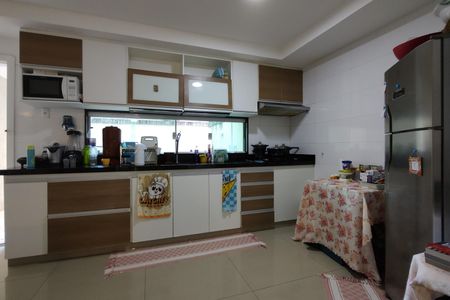 Casa de condomínio à venda com 112m², 3 quartos e 4 vagas Casa de condomínio à venda com 112m², 3 quartos e 4 vagasCozinha - Armários