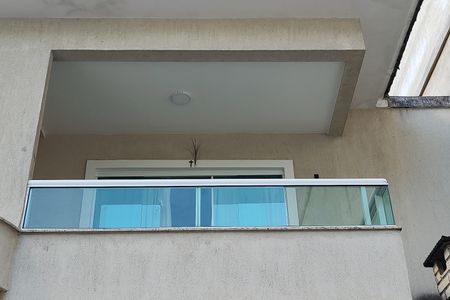 Casa de condomínio à venda com 112m², 3 quartos e 4 vagas Casa de condomínio à venda com 112m², 3 quartos e 4 vagasFachada