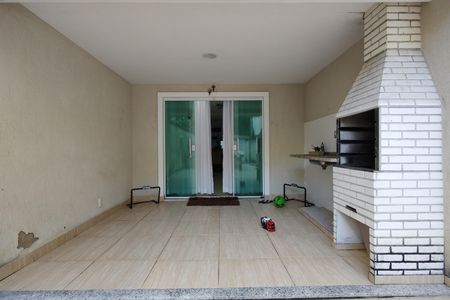 Casa de condomínio à venda com 112m², 3 quartos e 4 vagas Casa de condomínio à venda com 112m², 3 quartos e 4 vagasVaranda