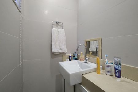 Casa de condomínio à venda com 112m², 3 quartos e 4 vagas Casa de condomínio à venda com 112m², 3 quartos e 4 vagasBanheiro da Suíte