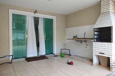 Casa de condomínio à venda com 112m², 3 quartos e 4 vagas Casa de condomínio à venda com 112m², 3 quartos e 4 vagasChurrasqueira