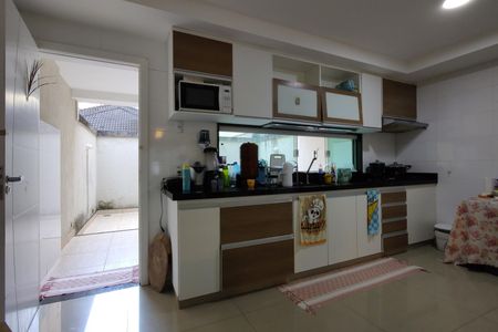 Casa de condomínio à venda com 112m², 3 quartos e 4 vagas Casa de condomínio à venda com 112m², 3 quartos e 4 vagasCozinha - Armários