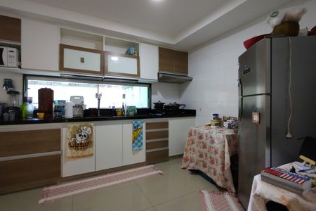 Casa de condomínio à venda com 112m², 3 quartos e 4 vagas Casa de condomínio à venda com 112m², 3 quartos e 4 vagasCozinha - Armários