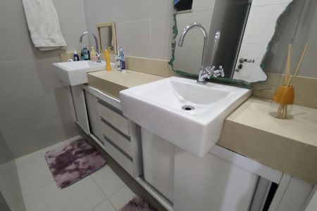 Casa de condomínio à venda com 112m², 3 quartos e 4 vagas Casa de condomínio à venda com 112m², 3 quartos e 4 vagasBanheiro da Suíte