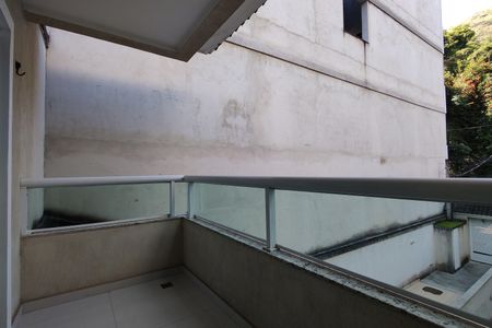 Casa de condomínio à venda com 112m², 3 quartos e 4 vagas Casa de condomínio à venda com 112m², 3 quartos e 4 vagasVaranda