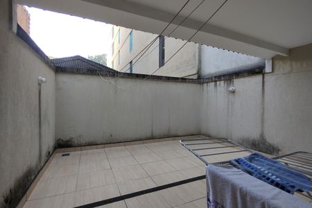 Casa de condomínio à venda com 112m², 3 quartos e 4 vagas Casa de condomínio à venda com 112m², 3 quartos e 4 vagasQuintal