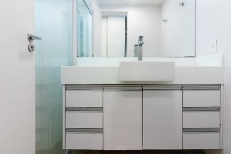 Banheiro de apartamento para alugar com 2 quartos, 72m² em Vila Nova Conceição, São Paulo