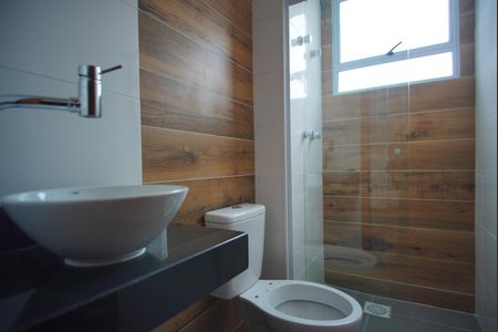 Banheiro Corredor de apartamento para alugar com 2 quartos, 62m² em Jardim Itu Planalto, Porto Alegre