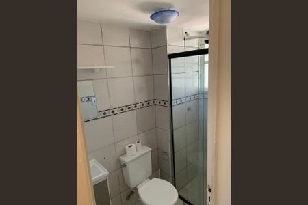 Banheiro de apartamento para alugar com 2 quartos, 48m² em Roselândia, Cotia