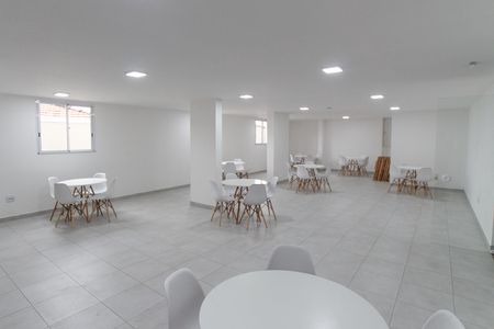 Apartamento para alugar com 43m², 2 quartos e 1 vaga Apartamento para alugar com 43m², 2 quartos e 1 vagaÁrea comum - Salão de festas
