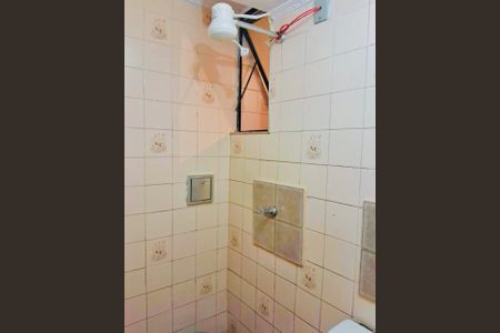 Banheiro de apartamento à venda com 2 quartos, 58m² em Vila Sabrina, São Paulo