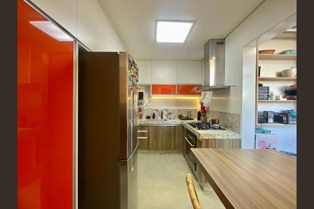Apartamento à venda com 4 quartos, 130m² em Cachoeirinha, Belo Horizonte