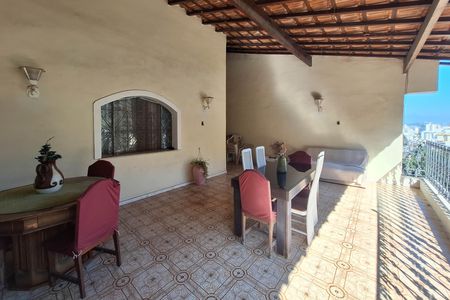 Casa à venda com 250m², 4 quartos e 4 vagas Casa à venda com 250m², 4 quartos e 4 vagasSala 2
