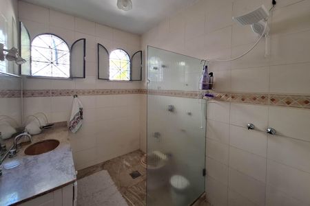 Casa à venda com 250m², 4 quartos e 4 vagas Casa à venda com 250m², 4 quartos e 4 vagasBanheiro 1